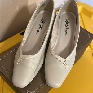 Life Stride Cream Heels Elegant Comfort